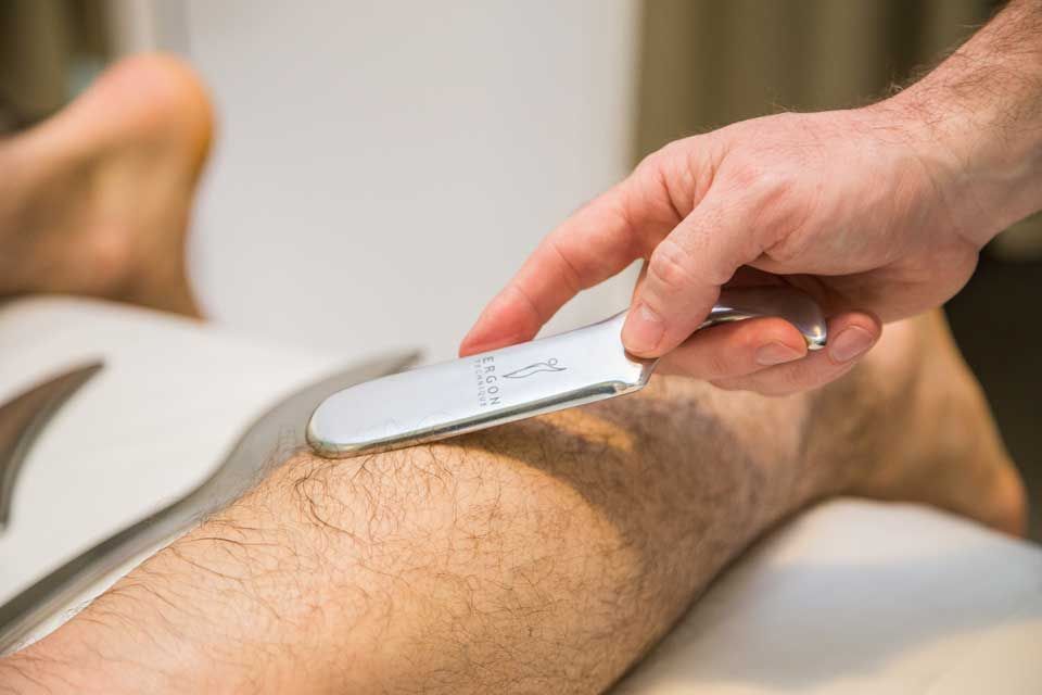 Riabilitazione post-trauma, mal di schiena, ginocchio, spalla, vi aiuta dottore Paolo Parmi con la fisioterapia, osteopatia, tecarterapia, fisiocinesiterapia, ergon technique a Pavia, Voghera, Alessandria e Tortona.