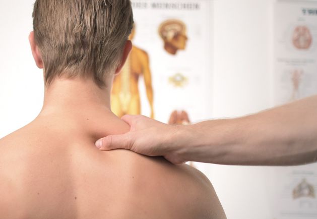 Riabilitazione post-trauma, mal di schiena, ginocchio, spalla, vi aiuta dottore Paolo Parmi con la fisioterapia, osteopatia, tecarterapia, fisiocinesiterapia, ergon technique a Pavia, Voghera, Alessandria e Tortona.